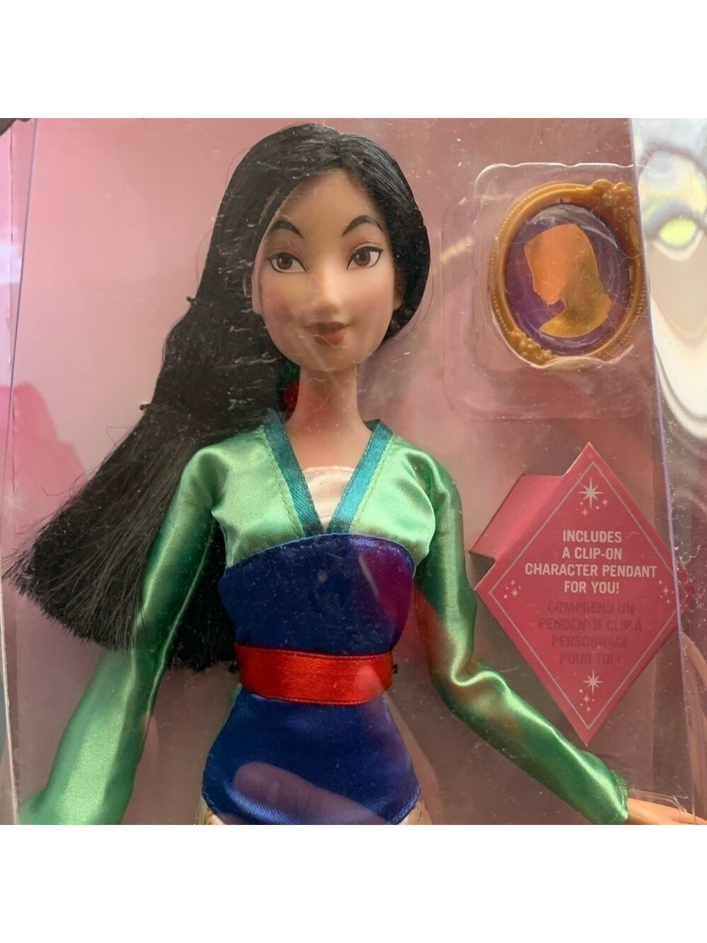Disney Princess Mulan Classic Doll with Pendant - Picture 3 of 3
